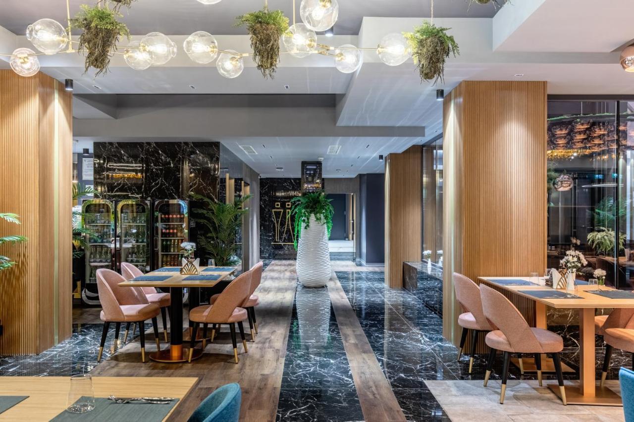 Hotel Kristal Foksány Kültér fotó
